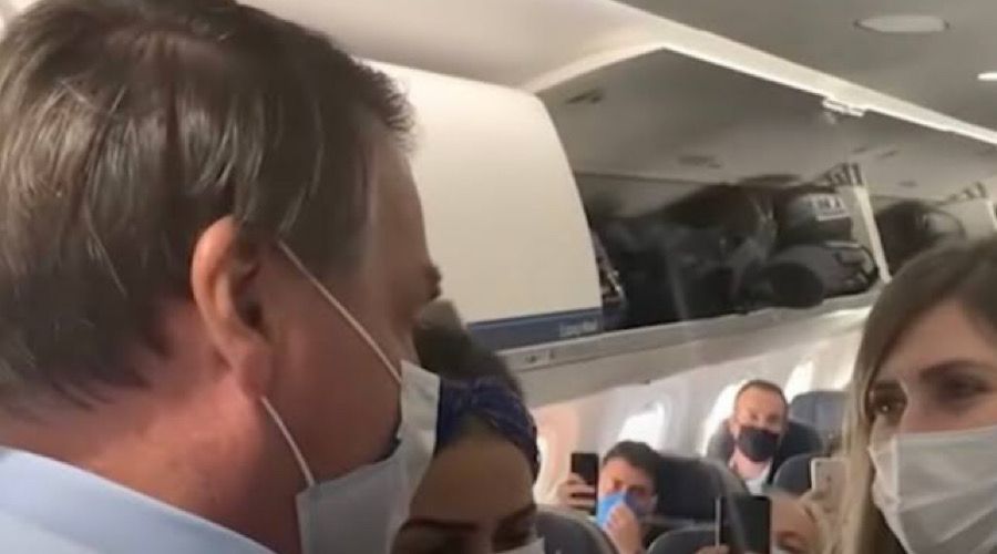 Companhia que deixou Bolsonaro entrar em voo será notificada pelo Senado