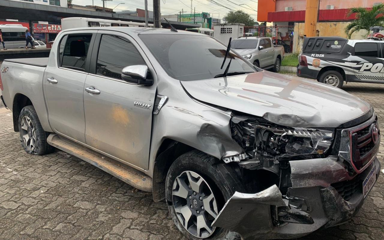 Bandidos sequestram empresário durante assalto na zona Leste