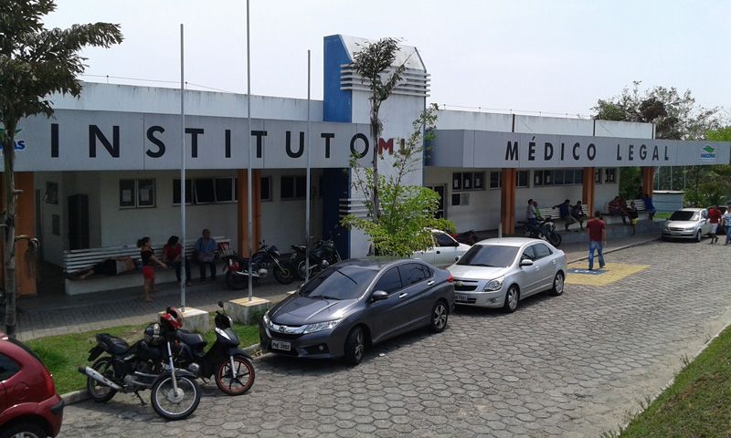 Homem é morto a facadas e jogado em terreno na zona Leste