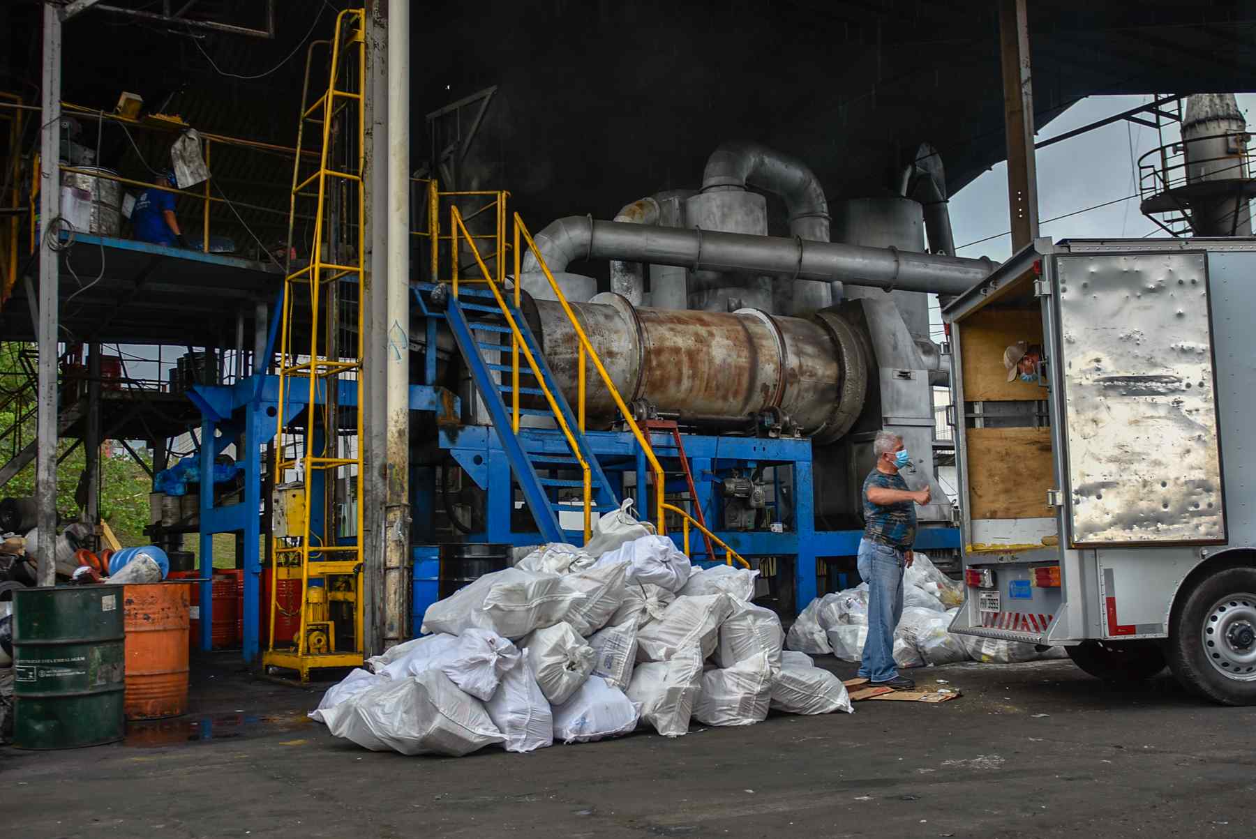 PC-AM incinera 1,5 tonelada de drogas apreendidas pelo Denarc