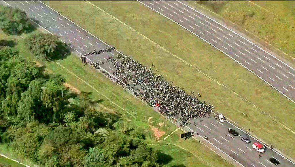 Bolsonaristas previam 100 mil, mas passeio de moto não reuniu 5 mil