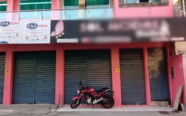 Mulher é baleada durante assalto no Jorge Teixeira