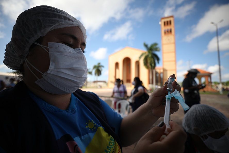 Parintins vacinou mais de 2 mil pessoas nas primeiras horas do mutirão