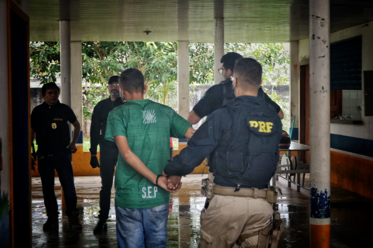 Homem morre e 13 são presos durante operação "Mão de ferro"