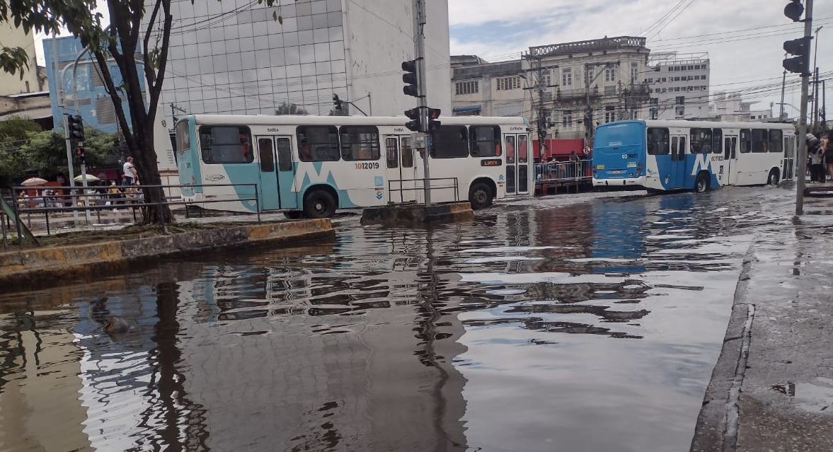 Cota do rio Negro chega a históricos 30 metros neste sábado, em Manaus