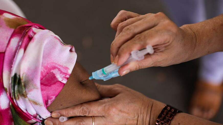 Prefeitura divulga calendário de vacinação para população de 50 a 53 anos