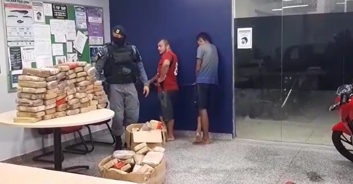 Dupla é presa com 120 quilos de drogas no Tarumã