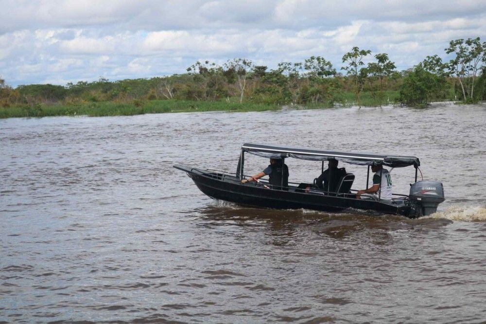 Cheia dos rios muda rotina da polícia em Anamã