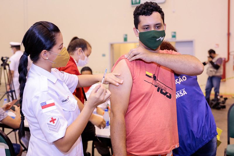 Manaus retoma vacinação da 1ª dose para público 19+
