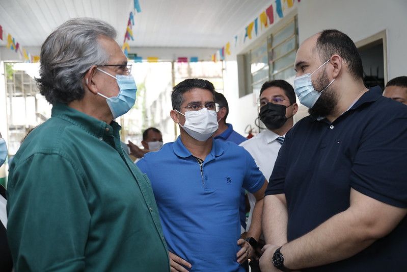 David dá 30 dias para construtora concluir obras de escolas municipais