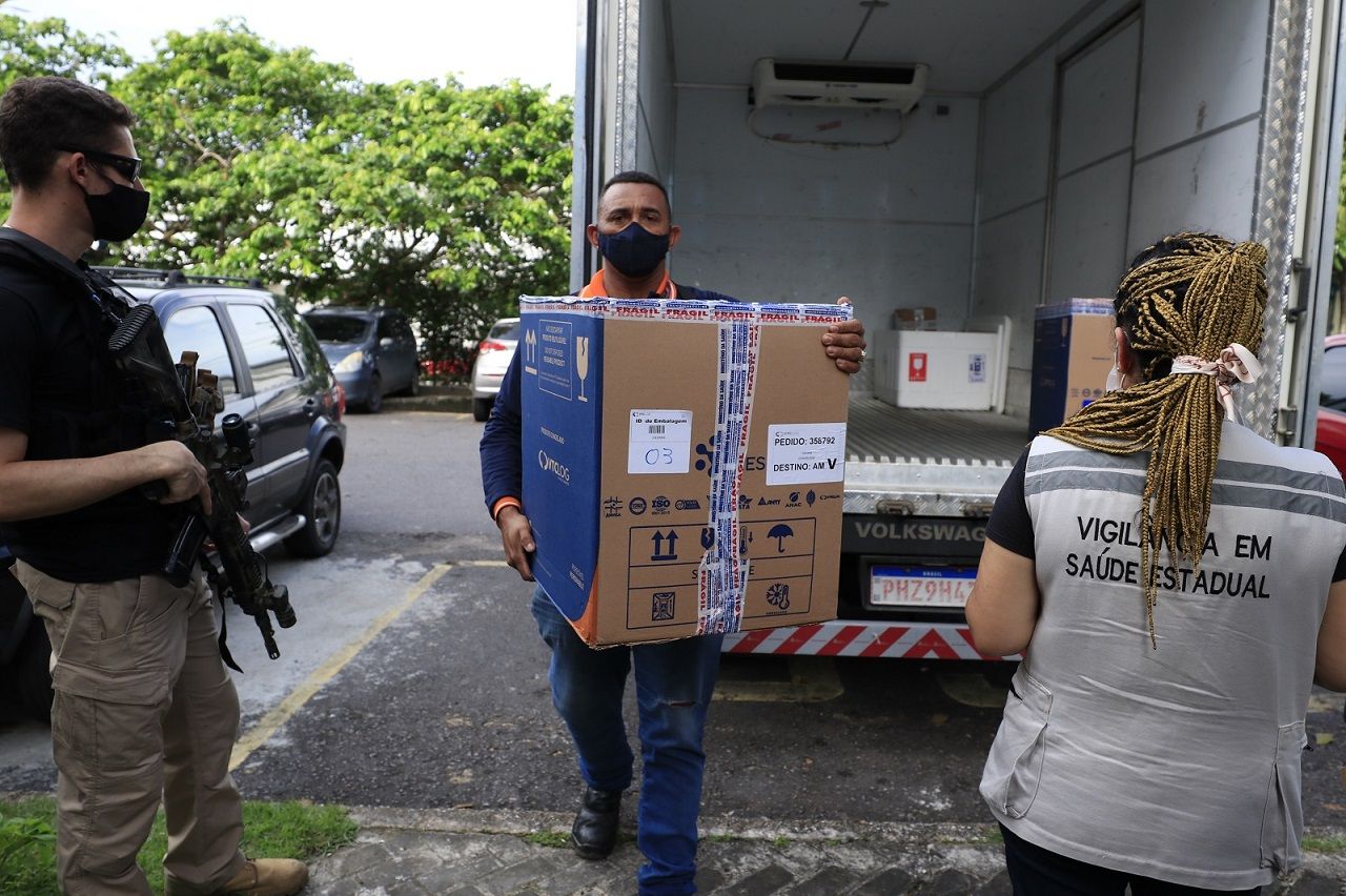 Amazonas recebe 32.760 vacinas do tipo Pfizer