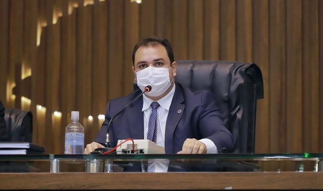 Roberto Cidade apresenta emenda para inserir mulheres vítimas de violência doméstica no mercado de trabalho