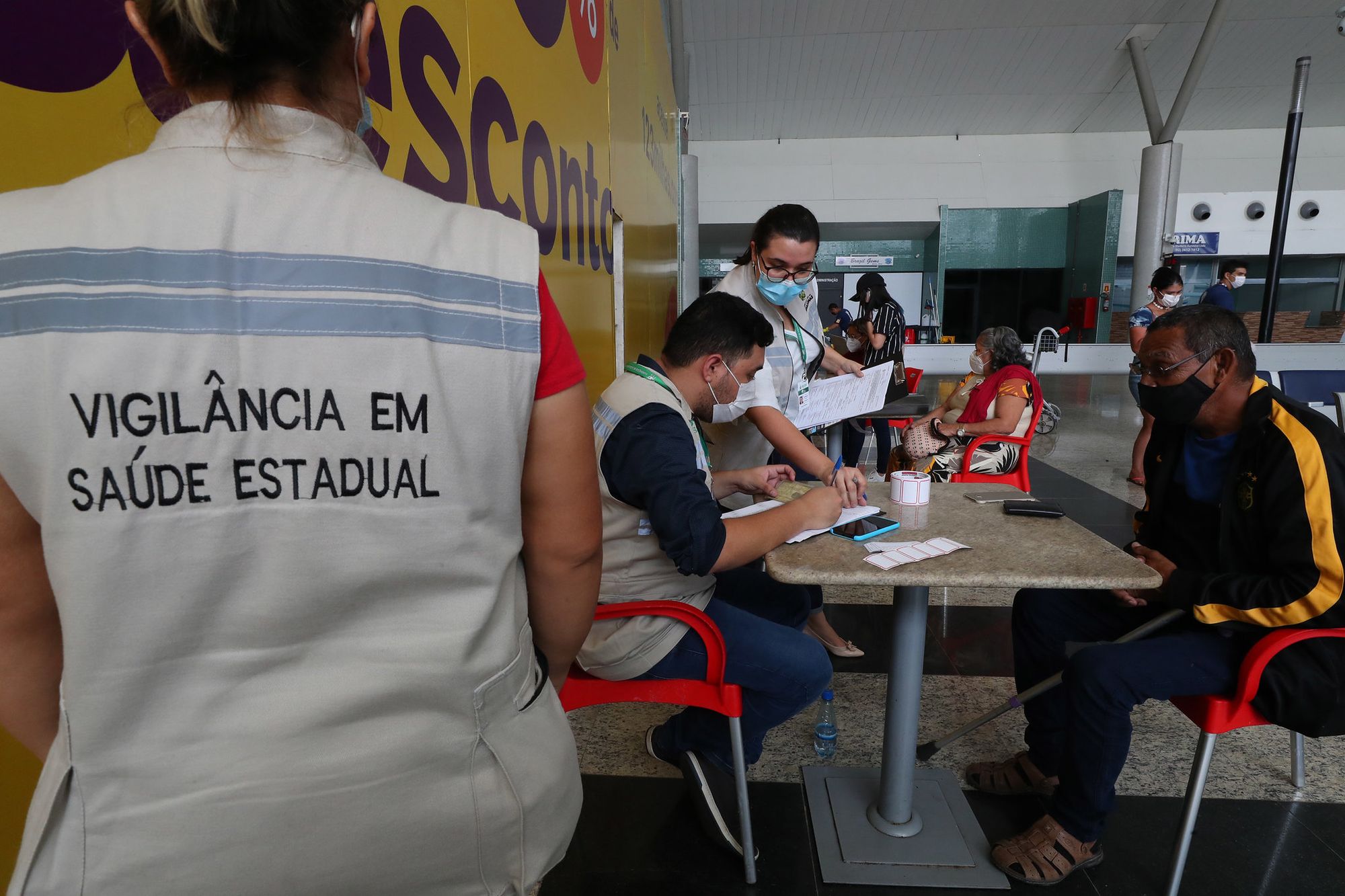 Operação já testou 2,8 mil passageiros no aeroporto e porto de Manaus
