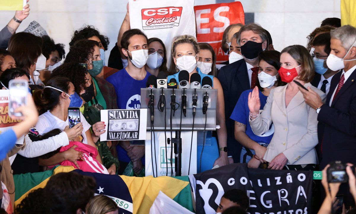 Superpedido de impeachment contra Bolsonaro é protocolado