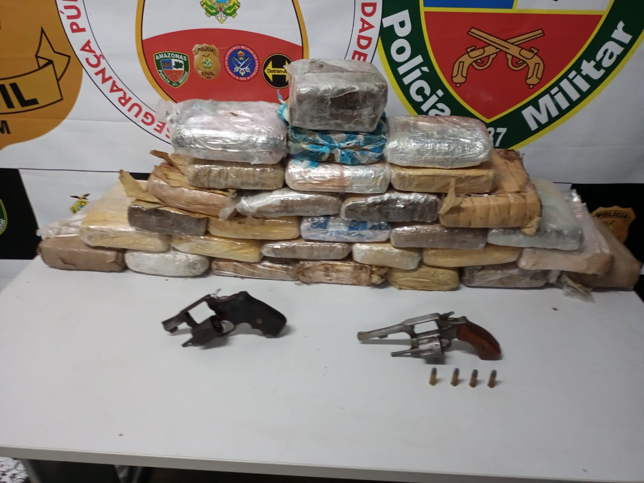 Polícia apreende drogas e armas no Bairro da União