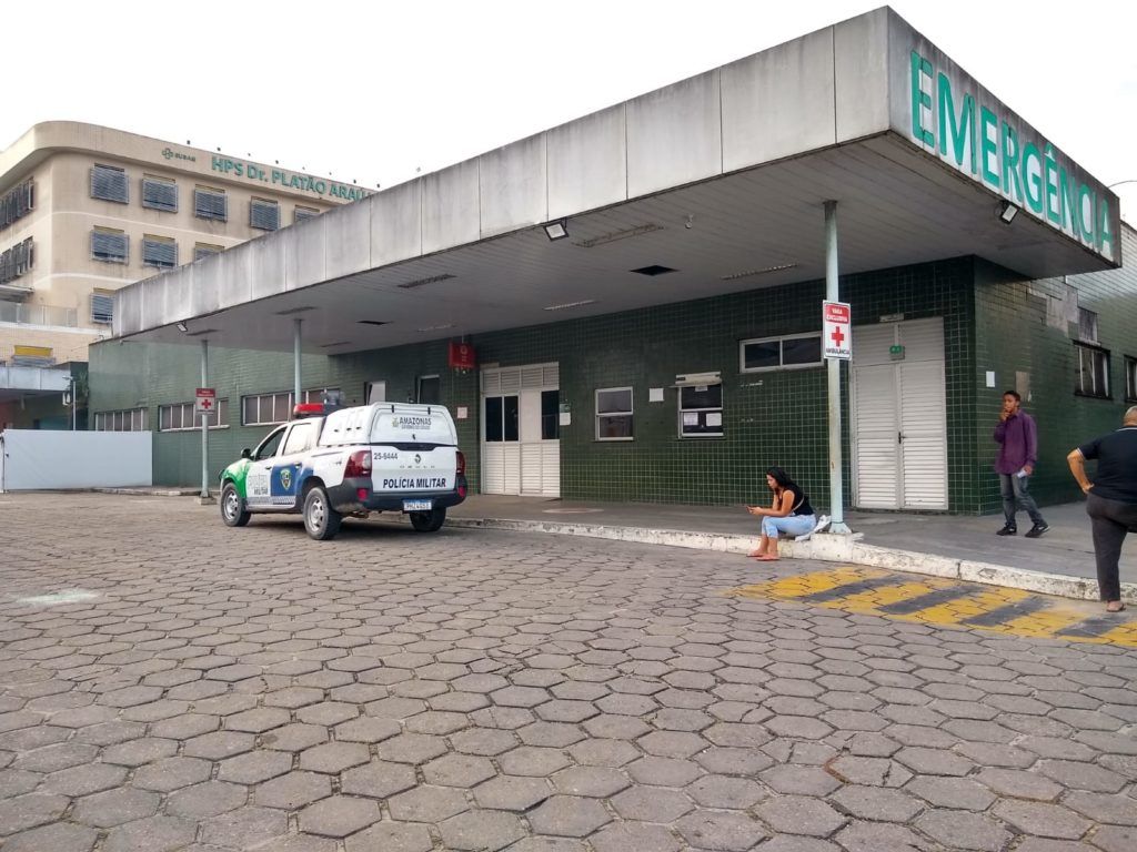 Homem sai de casa para vender celular e é baleado durante assalto