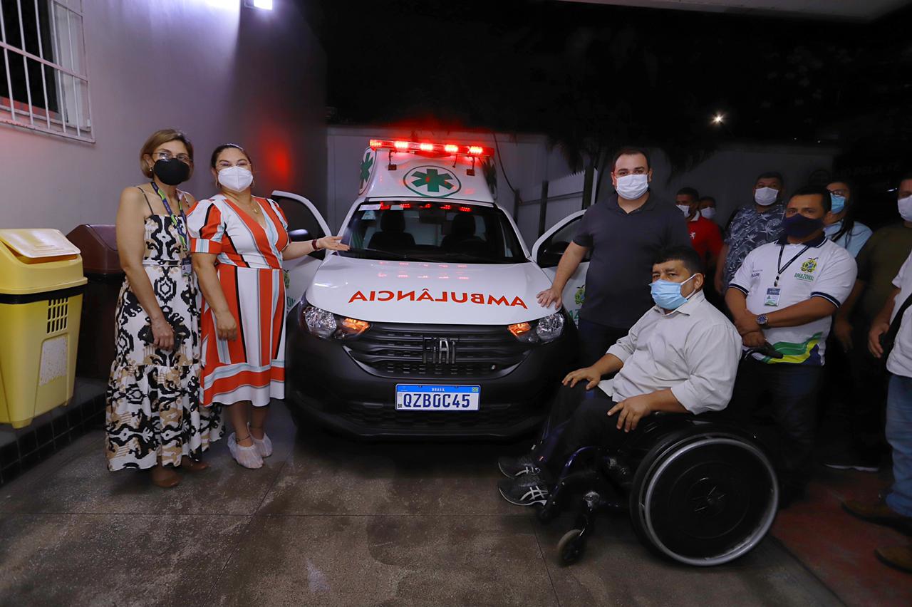 Roberto Cidade entrega ambulância e equipamentos ao SPA Joventina Dias