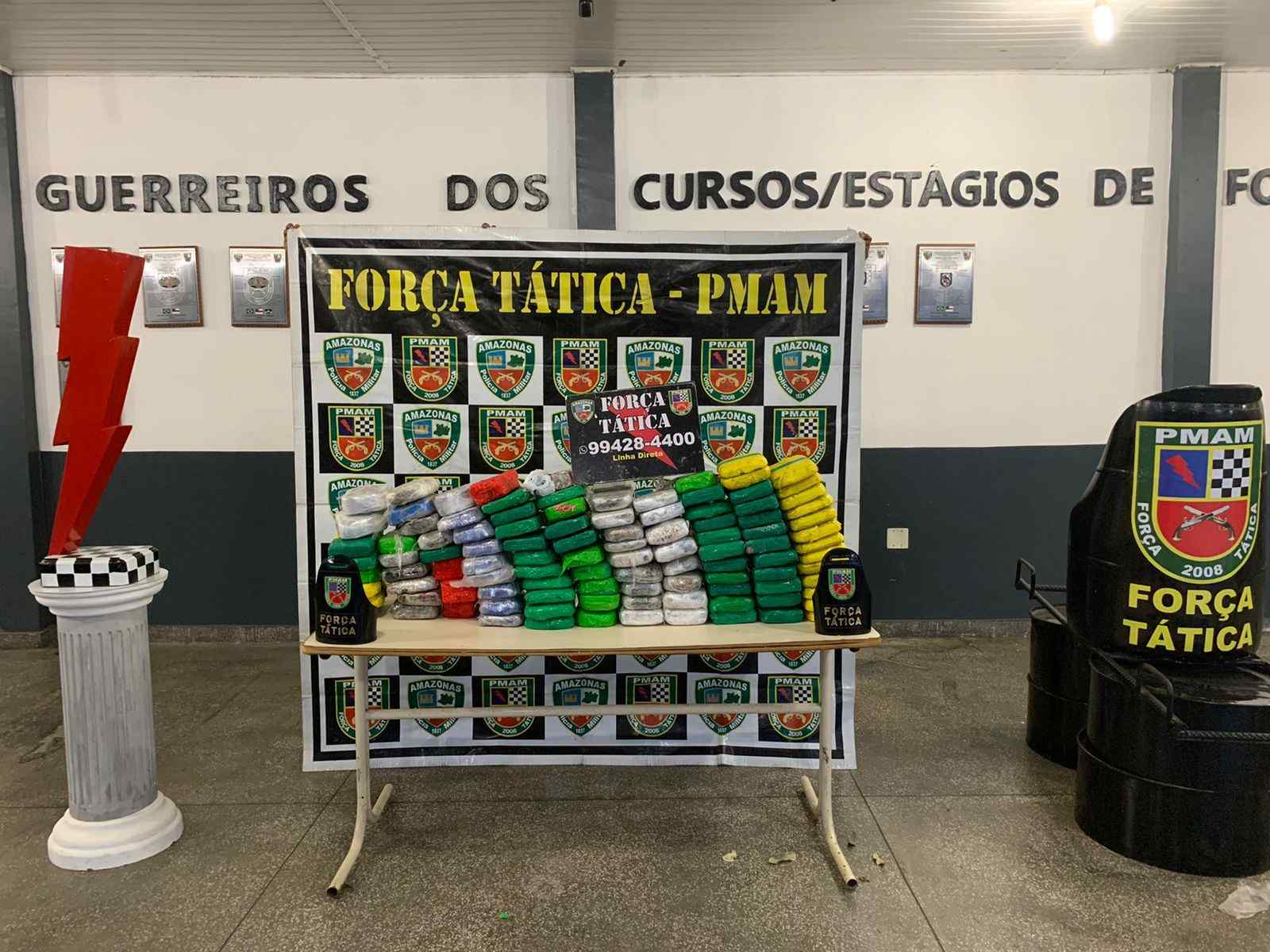 Polícia prende três homens com 110 quilos de drogas em Manaus