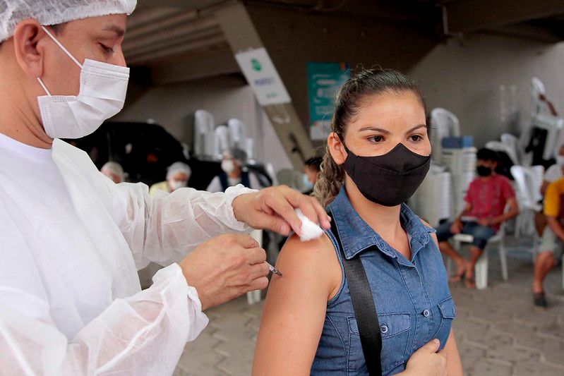 Vacinação contra a Covid-19 em Manaus prossegue nesta segunda-feira