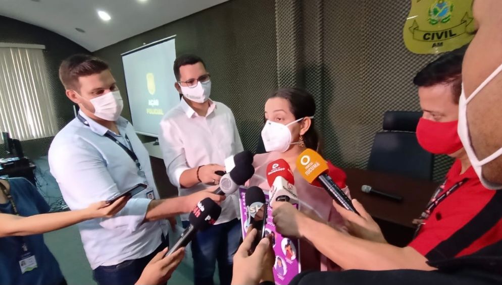 Polícia prende homem após agredir companheira e ameaçar delegada em flutuante