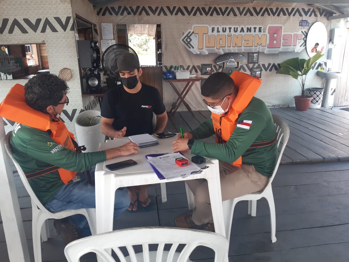 Dez flutuantes são fiscalizados no Tarumã-Açu