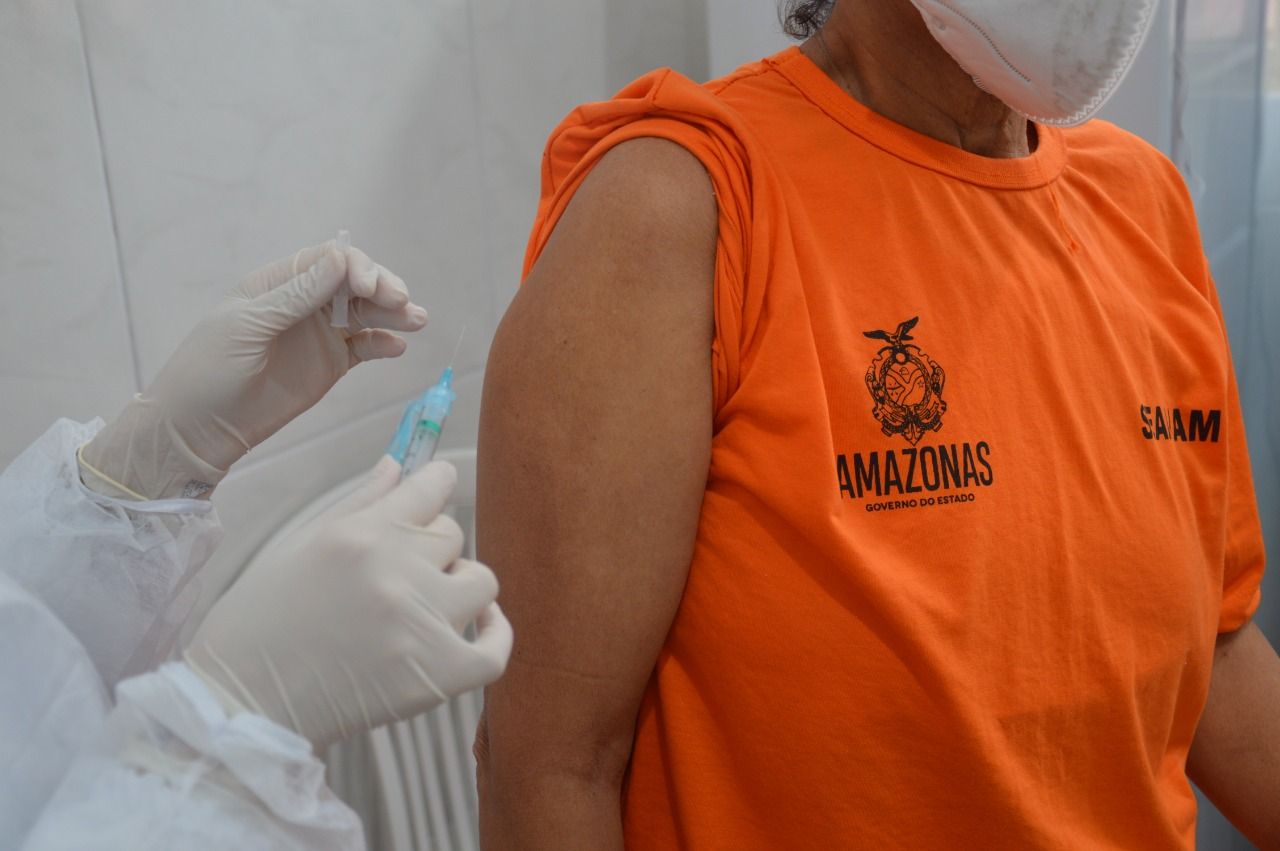 População carcerária começa a receber a segunda dose da vacina contra a Covid-19