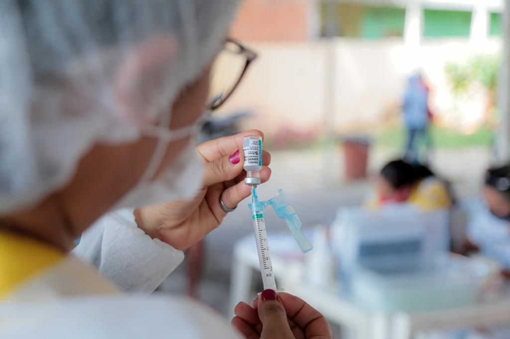 Parintins inicia vacinação para jovens a partir de 12 anos