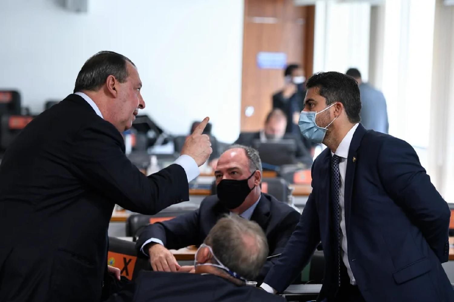 Dito & Feito - OMAR DÁ UM CHEGA PRA LÁ EM MARCOS ROGÉRIO – “Me erre mermão, aqui não tem otário, não!