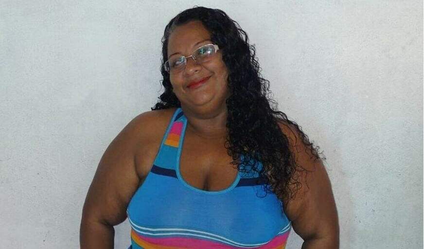 Mulher morre baleada para proteger neto em ataque criminoso