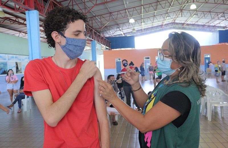 Amazonas continuará vacinando adolescentes sem comorbidades, define Comissão