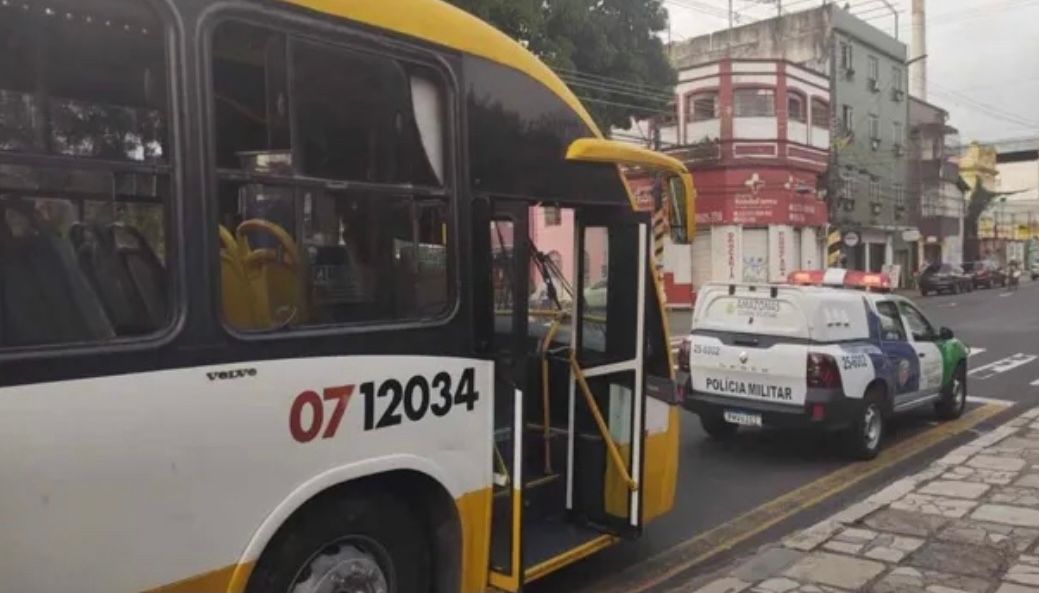 Ônibus é roubado no T4 e encontrado no Centro de Manaus