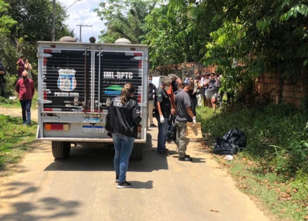 Populares encontram corpo esquartejado dentro de sacos de lixo no Tarumã
