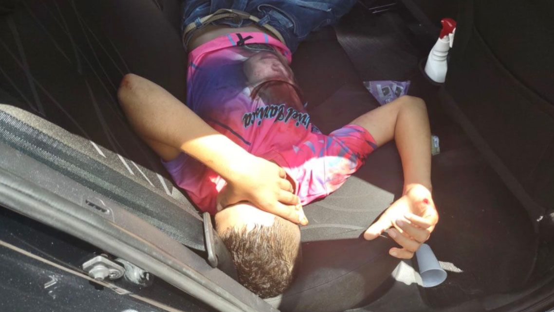 Jovem é baleado dentro de carro de aplicativo na Praça 14