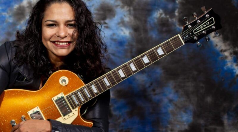 Carro da cantora Nelly Miranda é roubado no Centro de Manaus