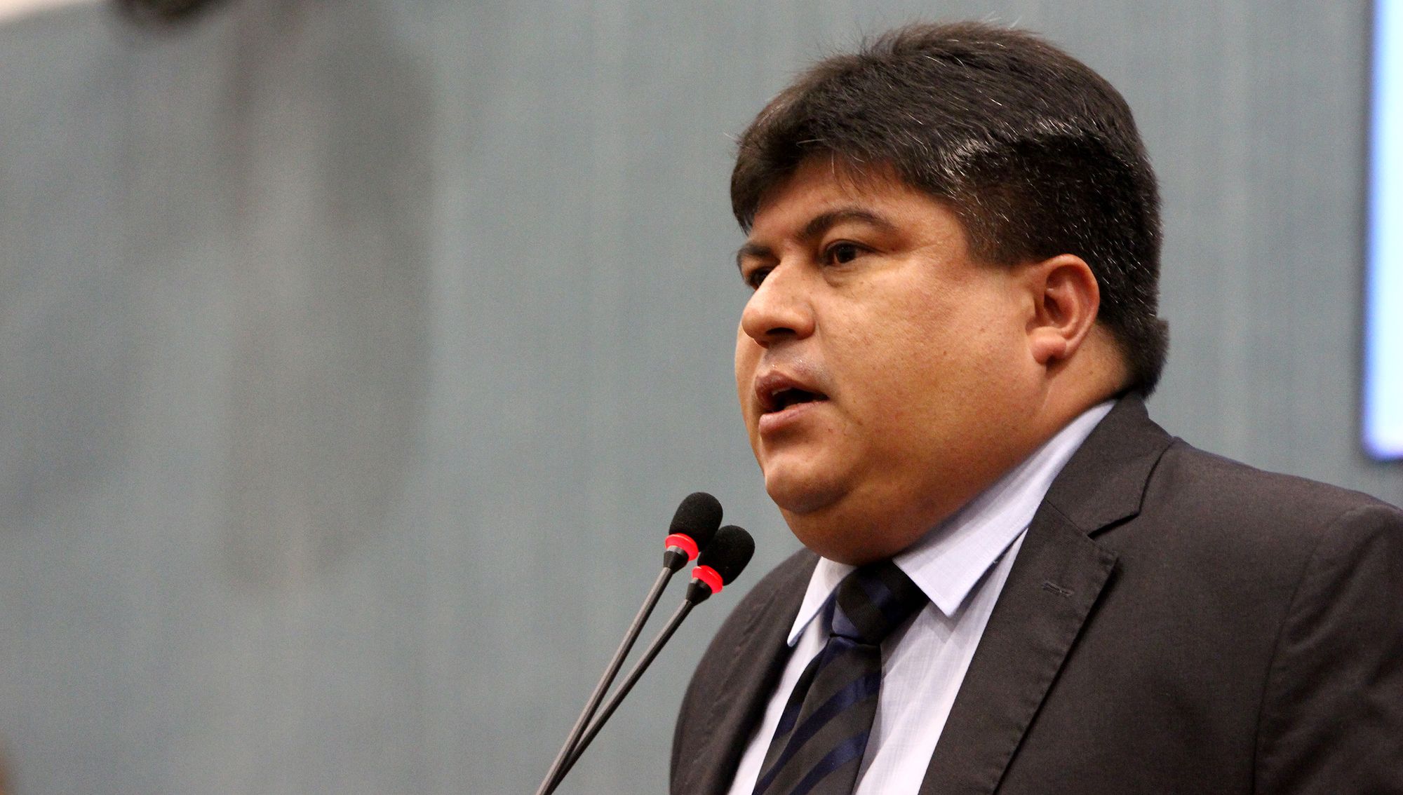 David Reis falta sessão e silencia sobre gastos com novo prédio e picapes