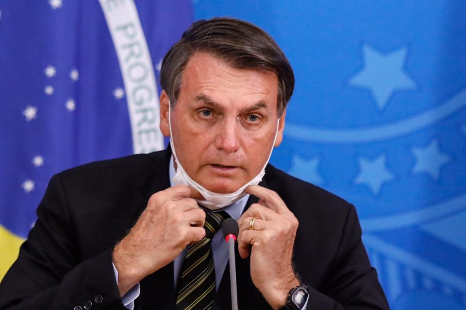 Bolsonaro desfigura lei que ampliaria vacinas no Brasil