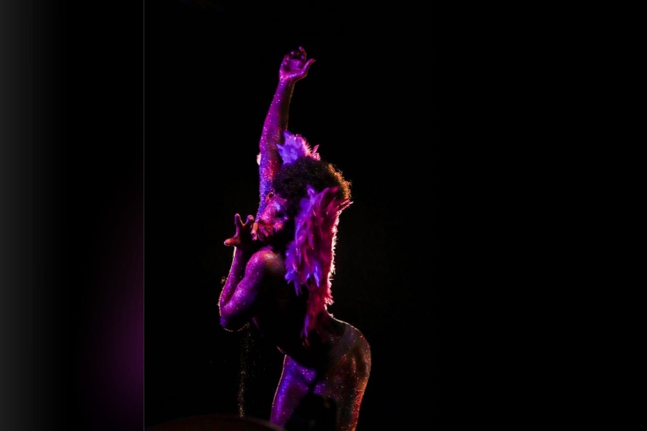 Ateliê 23 lança ‘A Bela é Poc’ no Teatro Amazonas