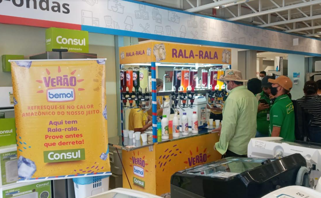 Ação de Verão da Bemol distribui picolé, rala-rala e refrigerante em Manaus