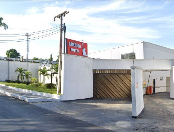 Mulher é baleada durante assalto em motel no Lírio do Vale