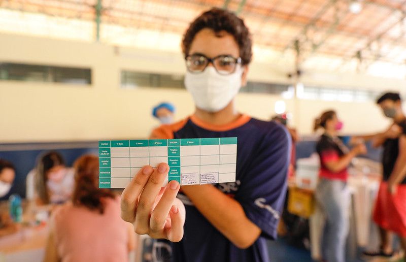 Prefeitura alerta sobre novos prazos para 2ª dose das vacinas AstraZeneca e Pfizer em Manaus