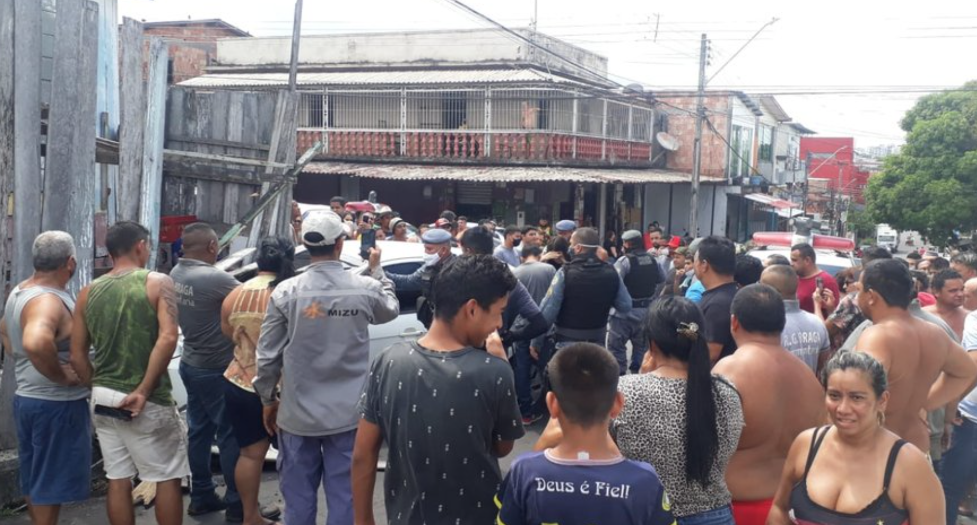 Casal é preso após assaltar loja de móveis no Japiim