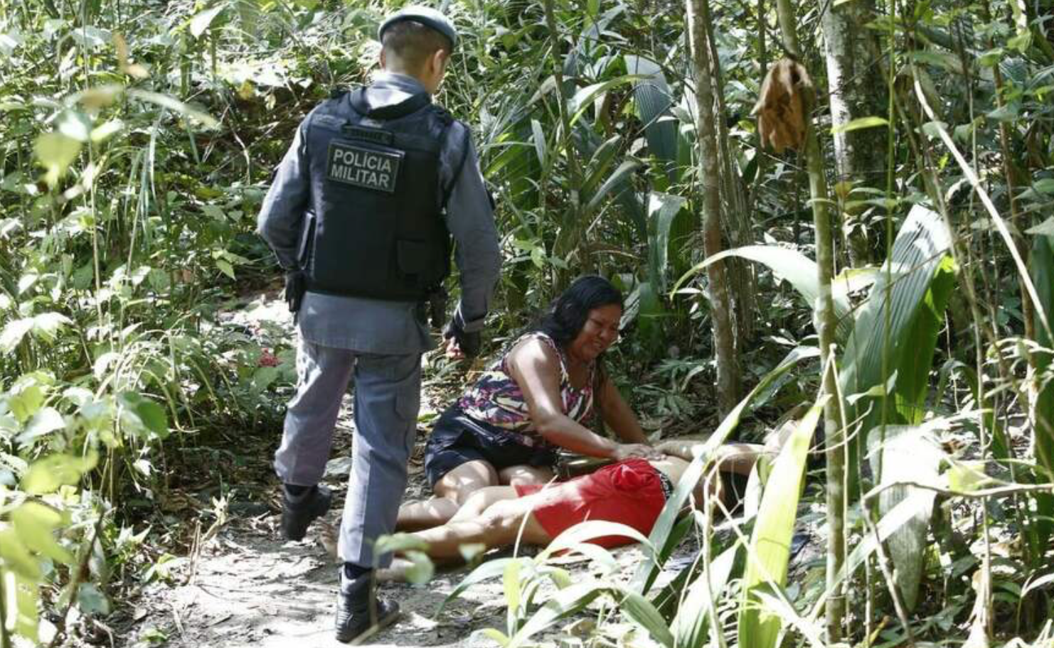 Mulher é encontrada morta em área de mata na zona Leste