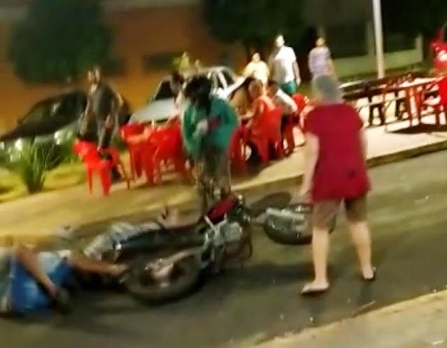 Dupla é espancada após tentar fazer assalto com arma de brinquedo; veja