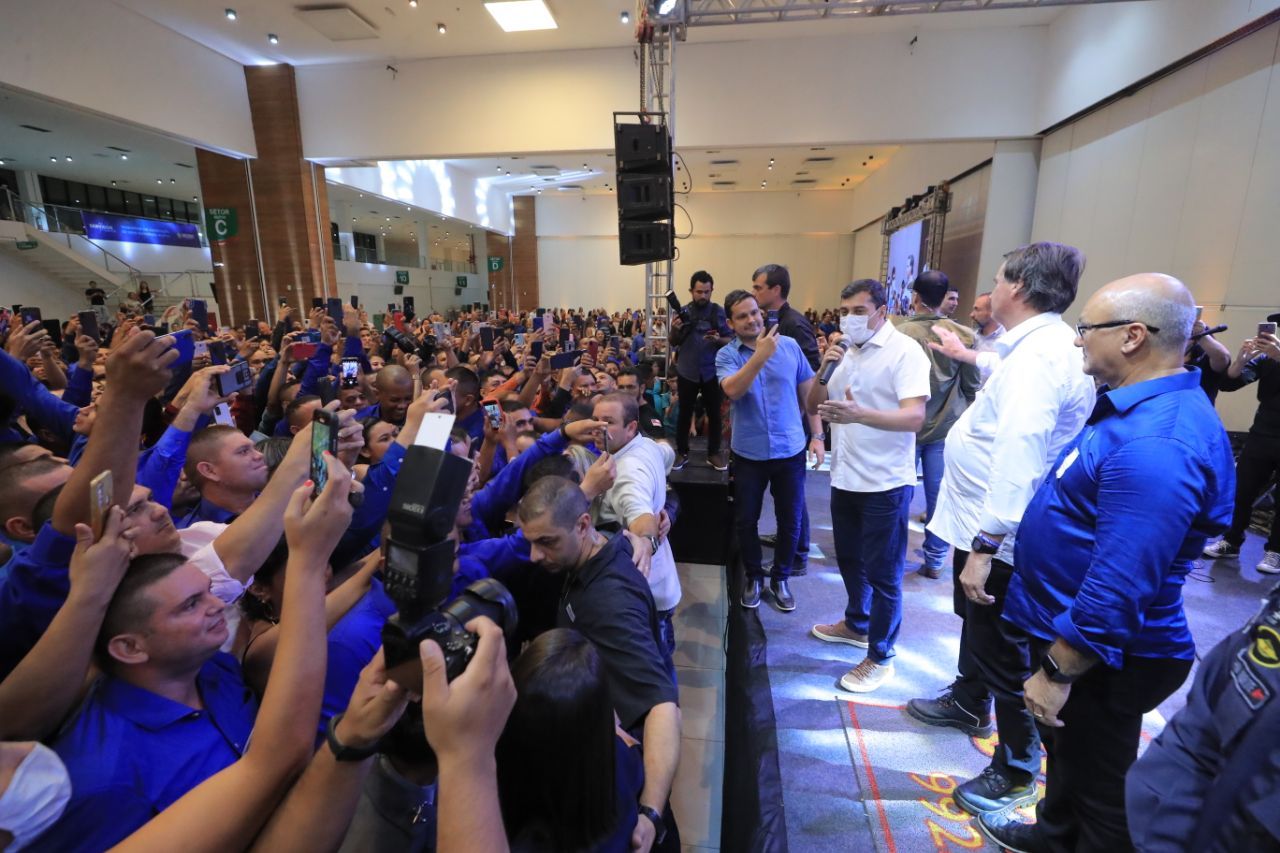 Bolsonaro participa da formatura de 404 policiais militares em Manaus