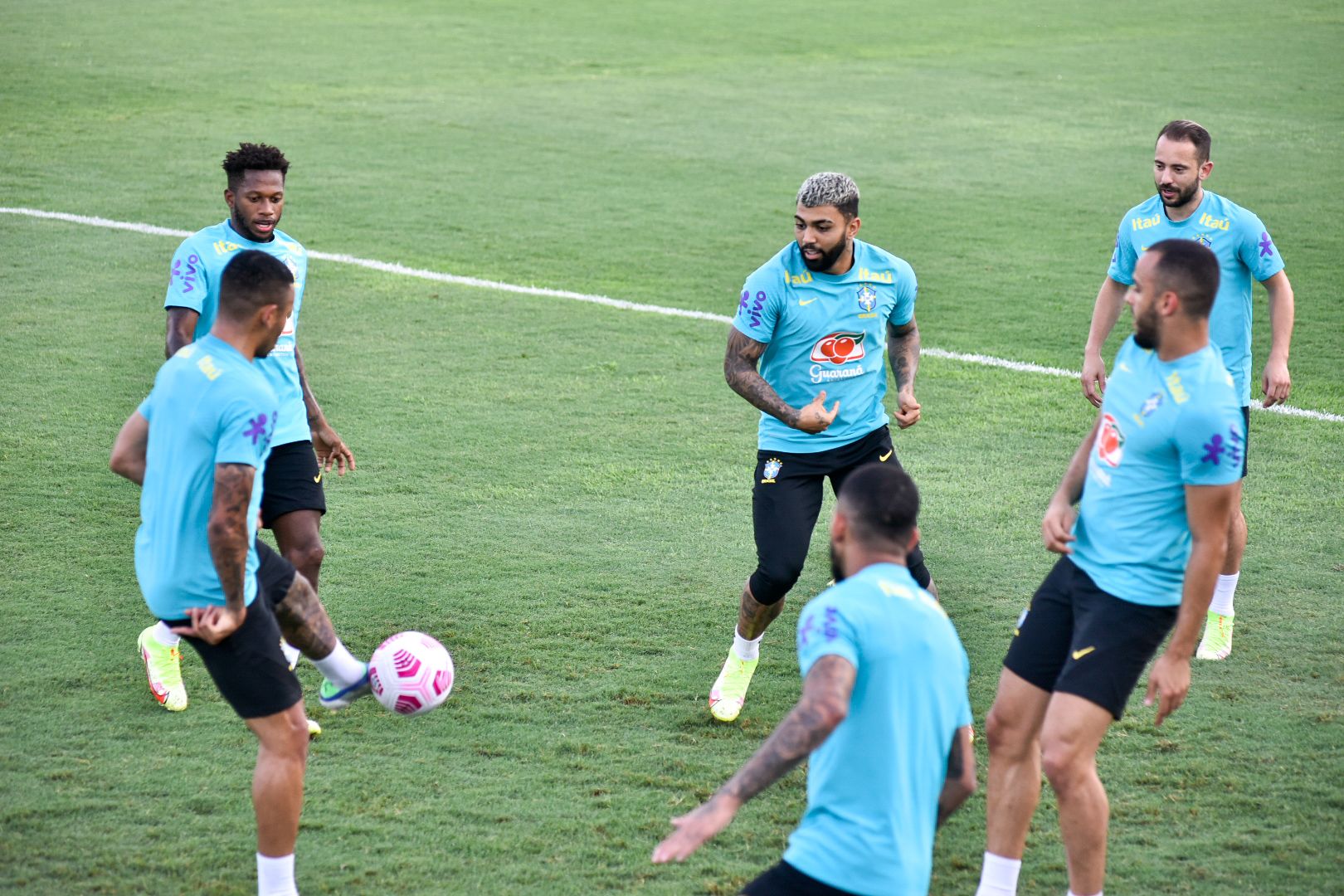 Seleção Brasileira treina no Estádio da Colina pela primeira vez na história