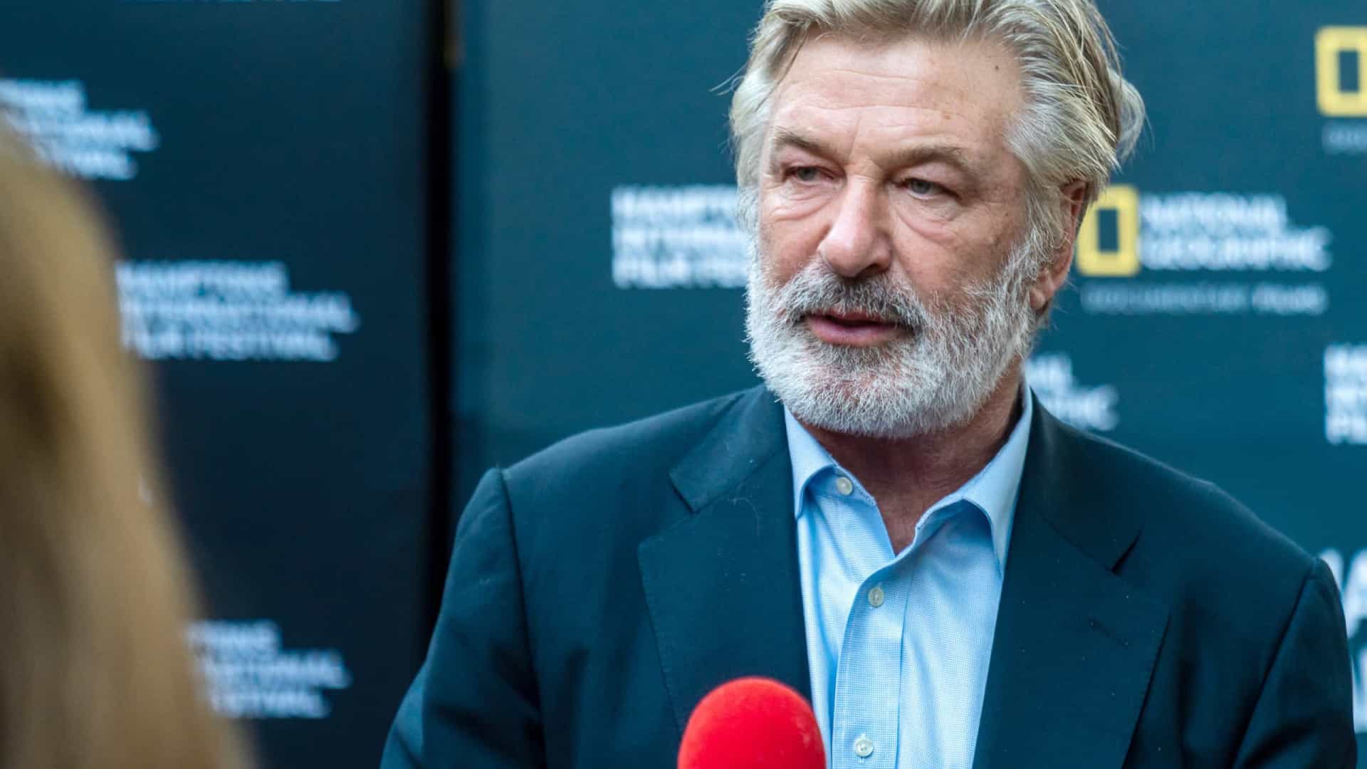 'Era minha amiga', diz Alec Baldwin em 1ª entrevista após morte com tiro acidental