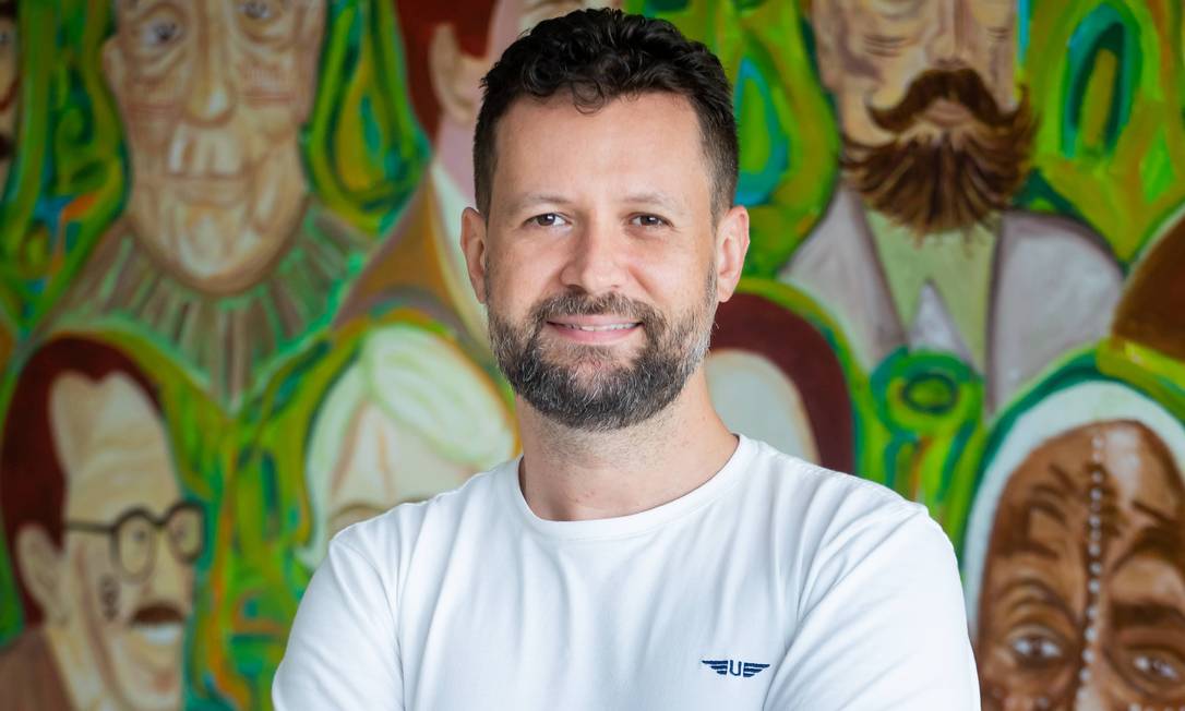 Bolsonaro retira condecoração de pesquisador contrário ao uso da cloroquina para Covid