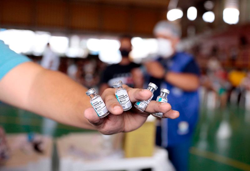 Manaus chega a 70% da população com o esquema vacinal completo