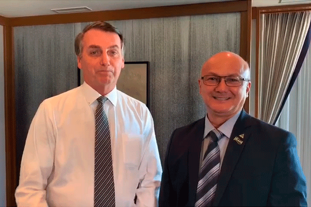 Seguindo Bolsonaro, Menezes confirma ida para PL