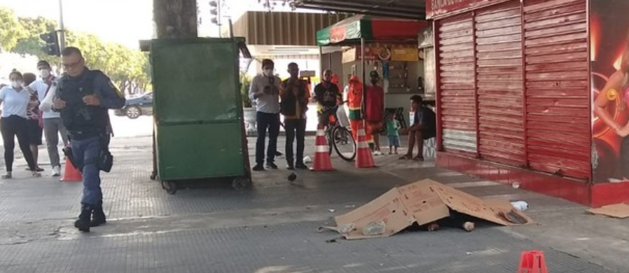 Homem é morto a tiros em parada de ônibus de Manaus
